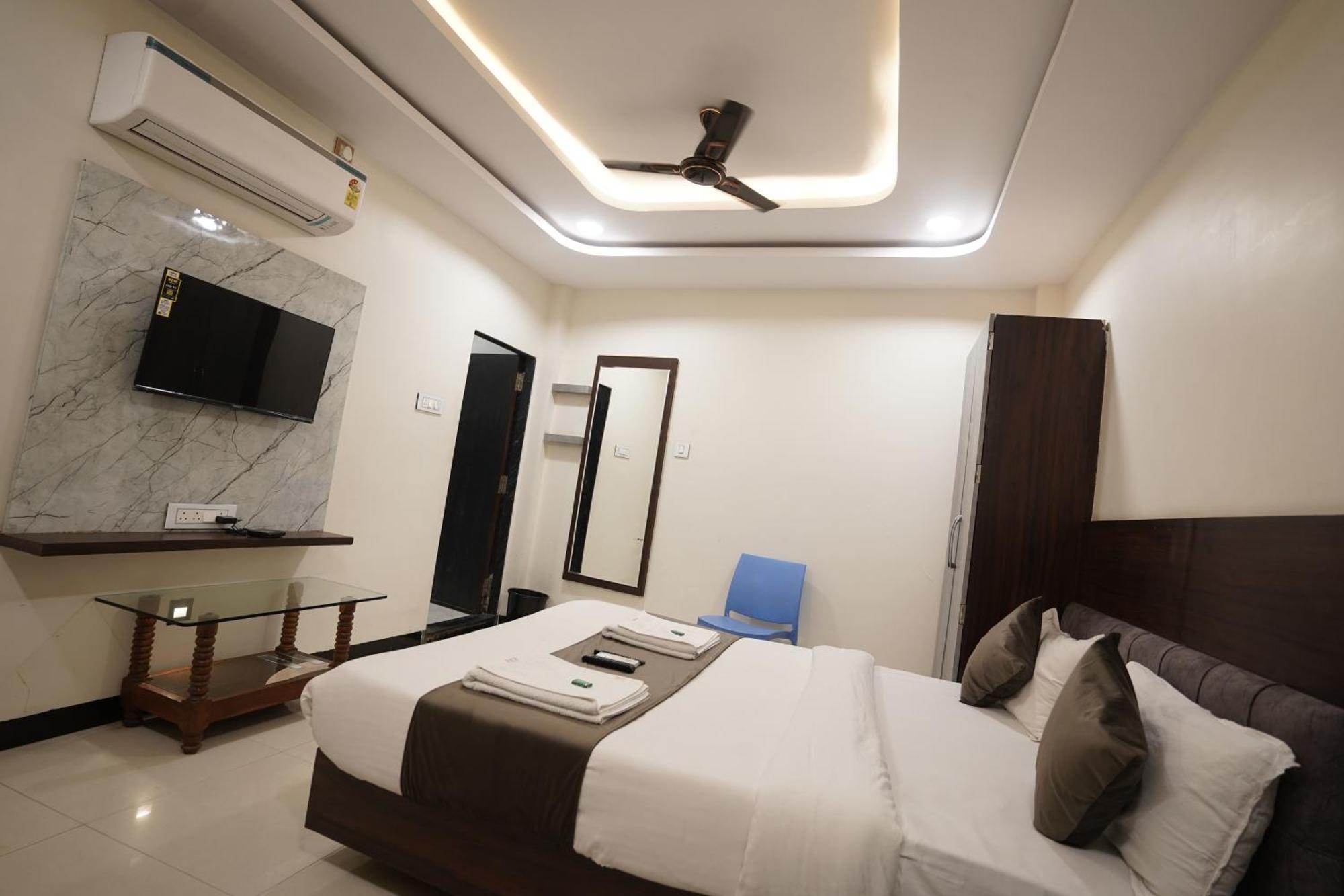 Hotel Dev Kripa Ujjain Exterior foto
